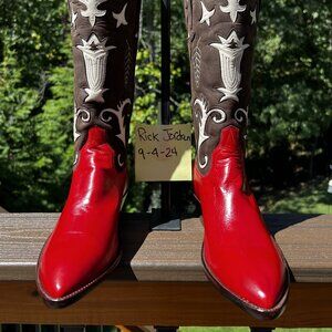 Stallion Red Calfskin with White Dove Inlay/Overlay Design in Woman's size 7.5B